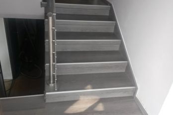 Nach erfolgter Treppenrenovierung gehört die richtige Treppenpflege dazu