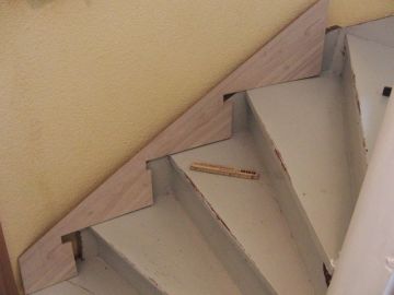 Treppenwange verkleiden - Wangenverkleidung anpassen