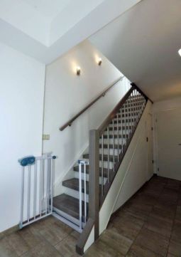 Treppenrenovierung - Laminat - Beton - Grau - Stone - Beispiel 3