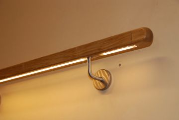 Treppenrenovierung - Treppenbeleuchtung im Handlauf