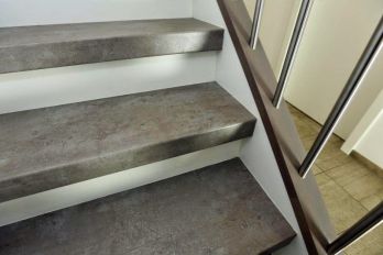 Treppenrenovierung - Laminat - Beton - Grau - Stone