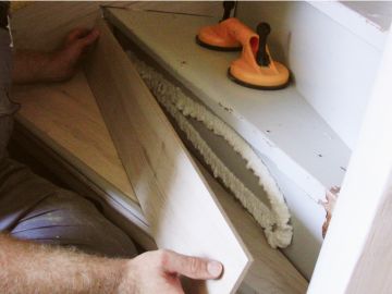 Setzstufe mit Montageschaum einkleben