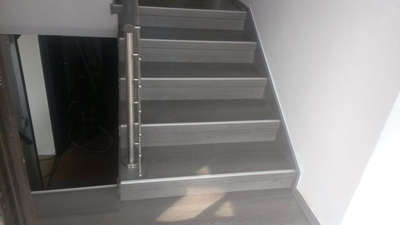 Eiche-Grau-Treppe-Edelstahlgeländer mit Traversen